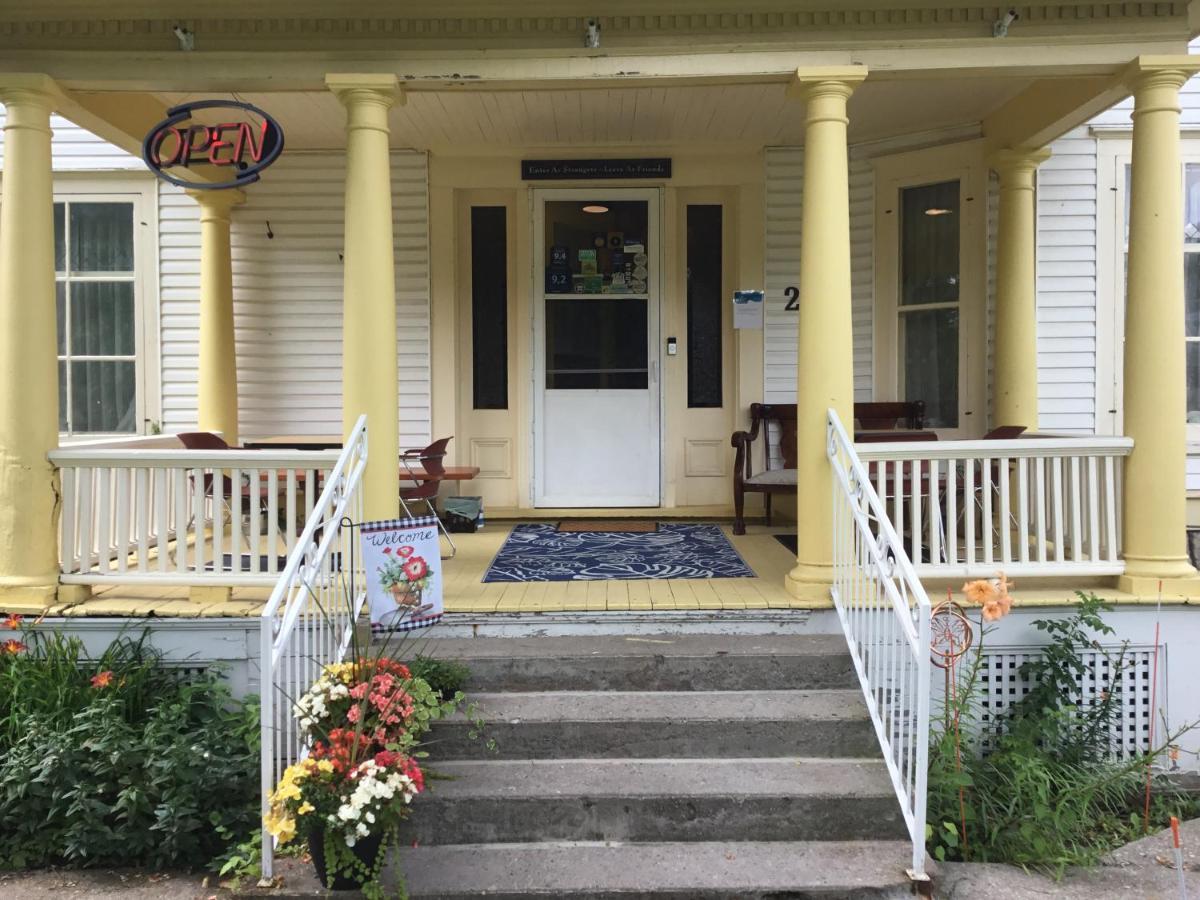 Marmora And Lake Inn And Victorian Diner Exterior photo