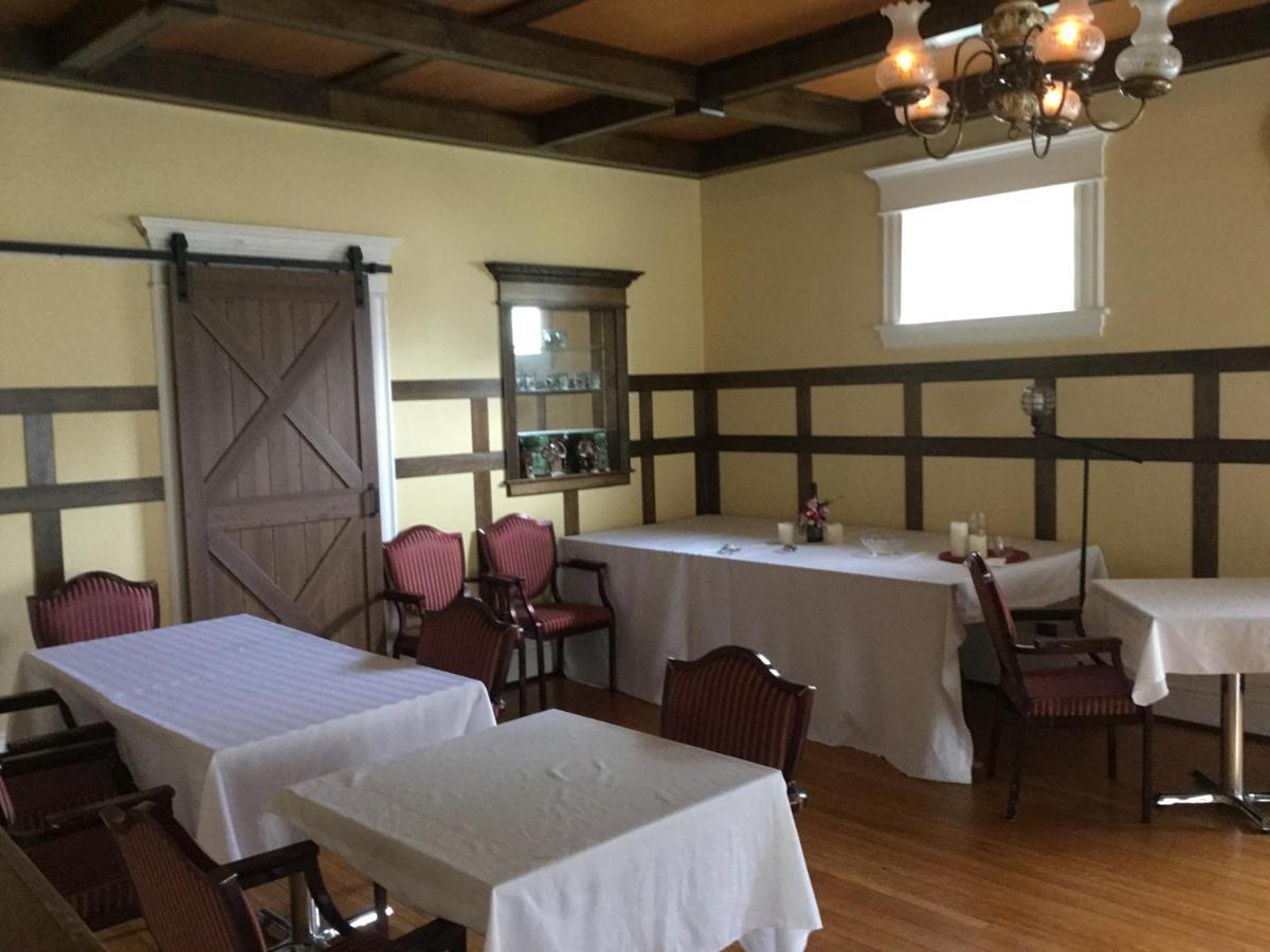 Marmora And Lake Inn And Victorian Diner Exterior photo