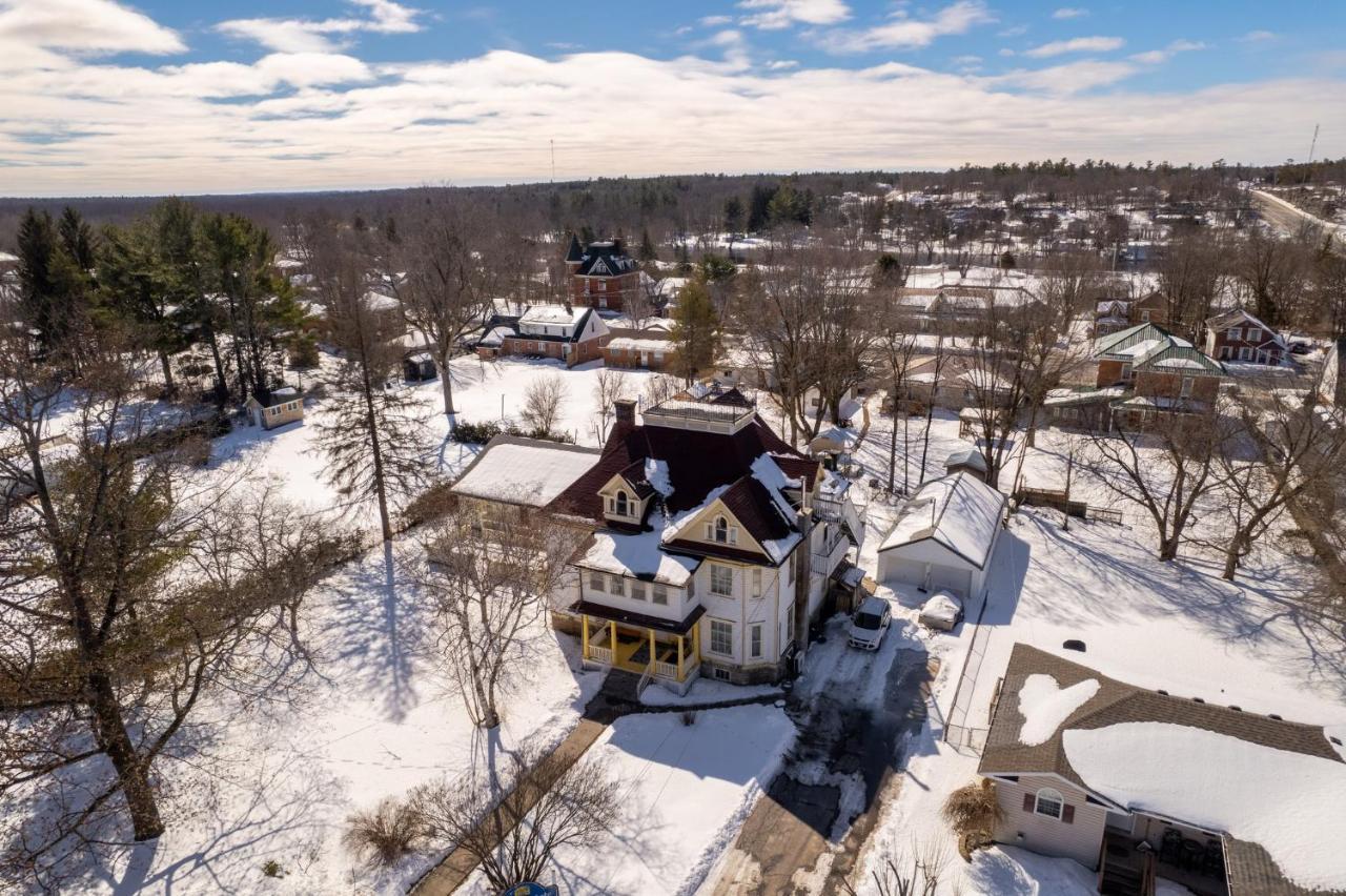 Marmora And Lake Inn And Victorian Diner Exterior photo