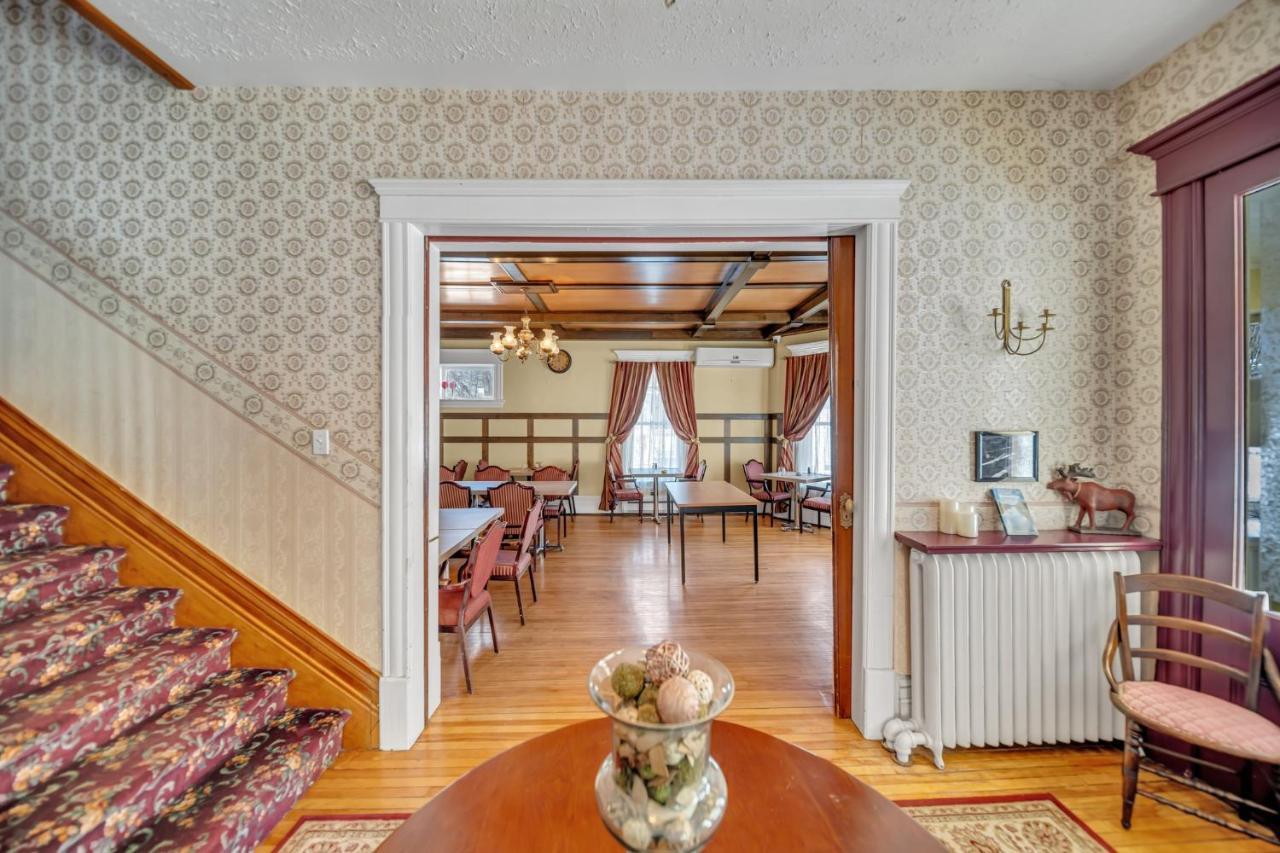 Marmora And Lake Inn And Victorian Diner Exterior photo
