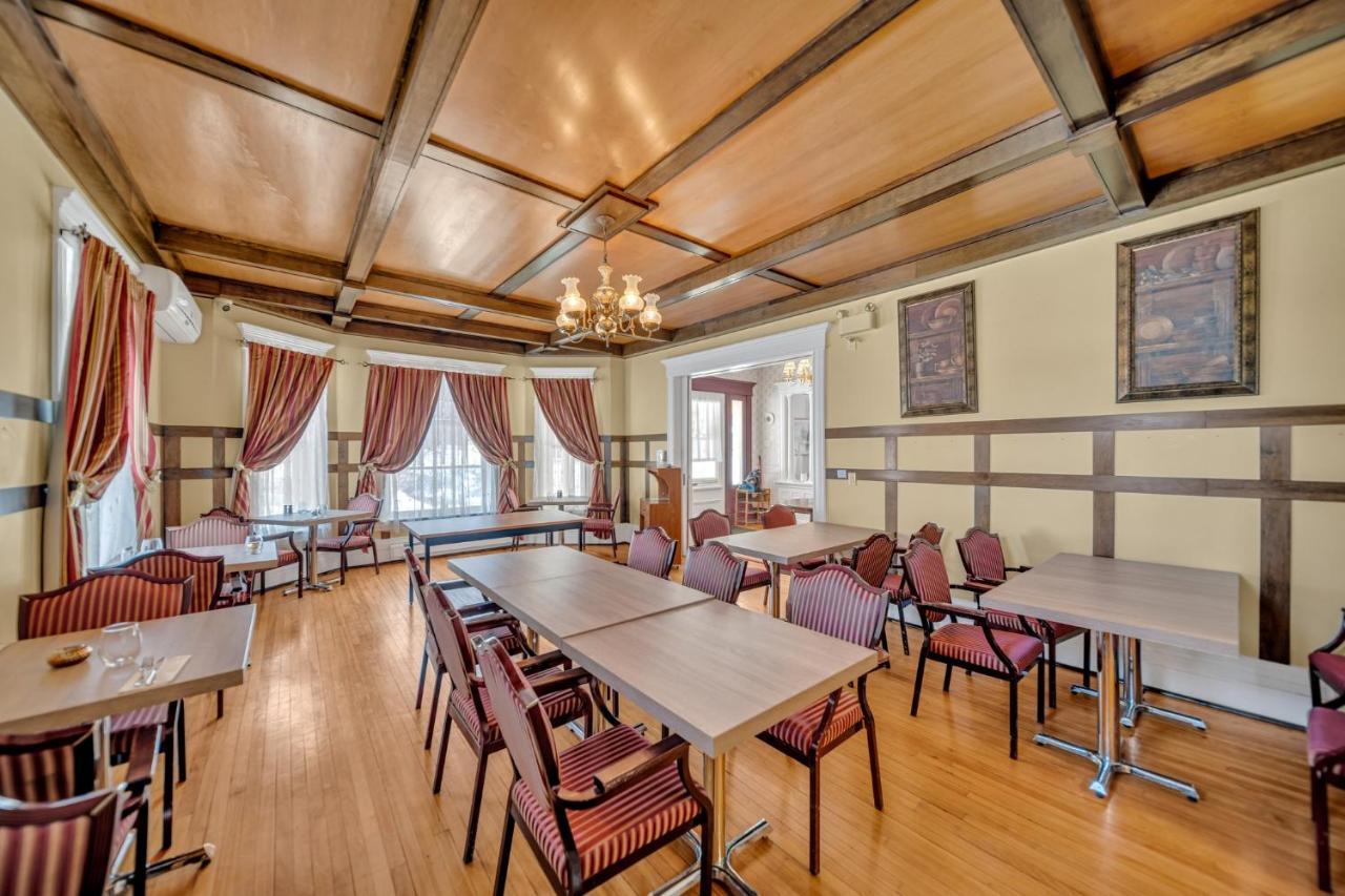 Marmora And Lake Inn And Victorian Diner Exterior photo
